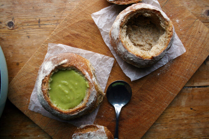 https://www.dominthekitchen.com/wp-content/uploads/2021/01/peasoup_breadbowls5-680x453.jpg