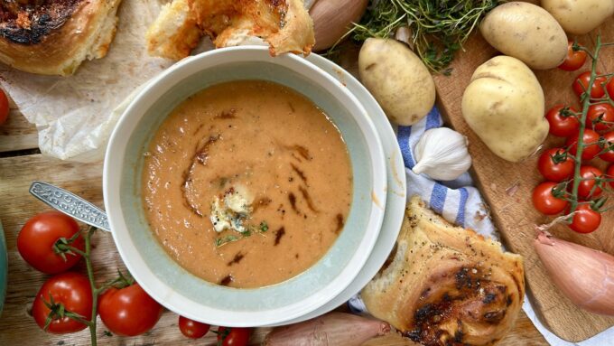 Tomato Soup with Pesto Swirl Buns